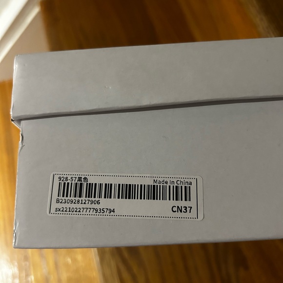 Brand new never worn pumps - Picture 3 of 3